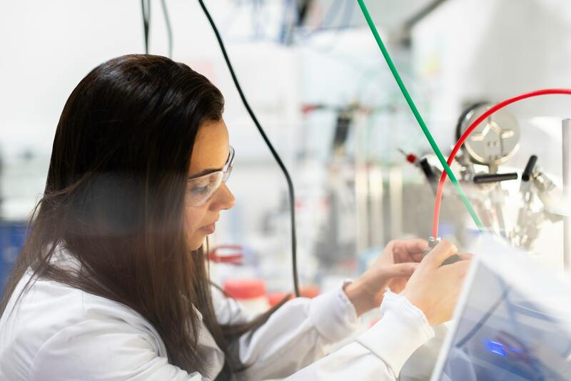 ¿Por qué hay menos mujeres en asignaturas del sector STEM?